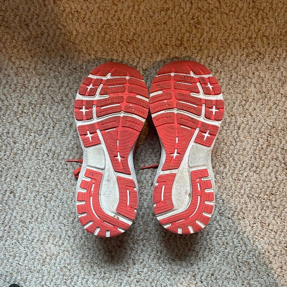 Brooks Adrenaline GTS Peach and Aqua Sneakers - Picture 7 of 7